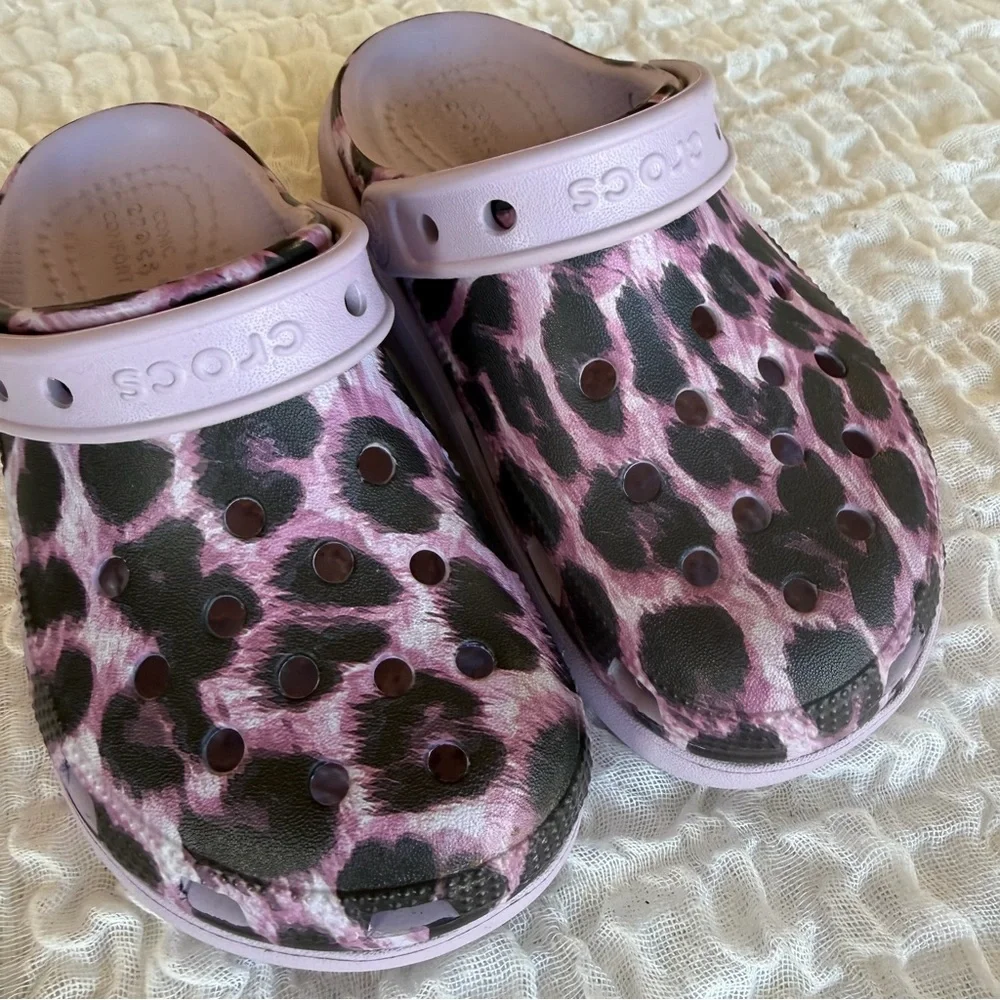 CROCS gently preloved